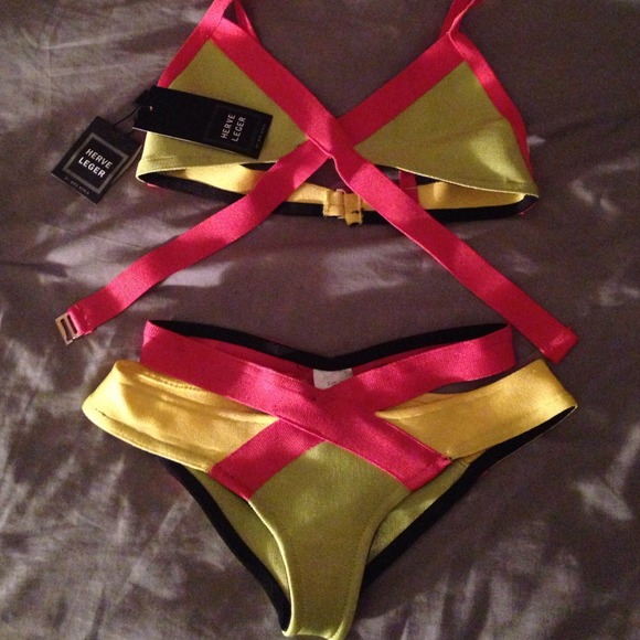 🚫🚫@camero0103 hold🚫🚫BNWT Herve Leger Swim Suit