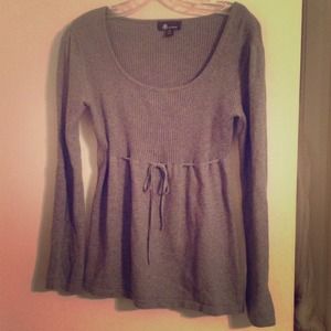 Adorable top! Super cute with leggings!