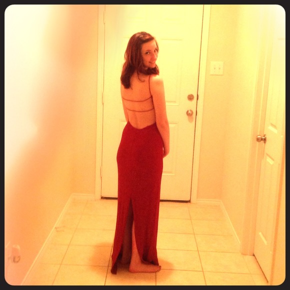 Red backless evening gown - Picture 1 of 4