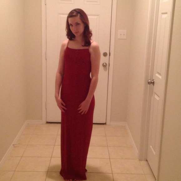Red backless evening gown - Picture 2 of 4