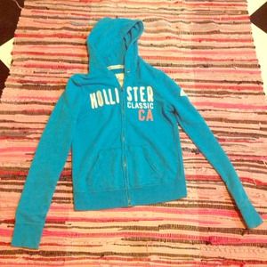 HOLLISTER ZIP VERY CUTE 💙