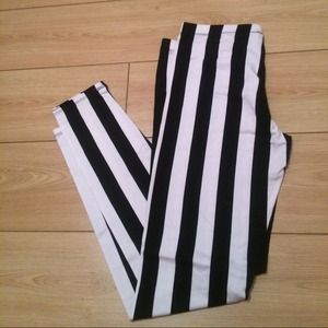 Black & White striped leggings