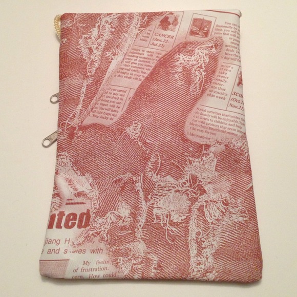 7" x 5" wristlet  [$4.00] - Picture 2 of 2