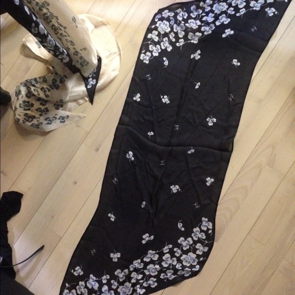 Chanel 100% silk scarf new retail $800 - Picture 2 of 2
