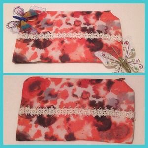 Trendy chiffon clutch