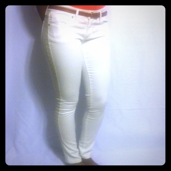 NWOT! Cute White Skinnies!🚫HOLD