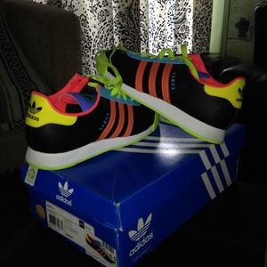 Adidas Sneakers