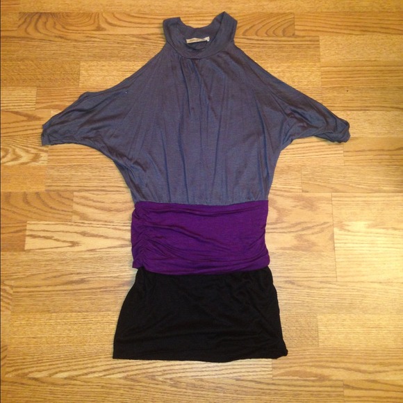 Sexy Arden B high neck dress with open sleeves - Picture 2 of 2