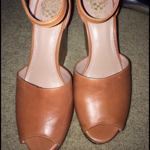 Vince Camuto size 7.5 - Picture 2 of 2