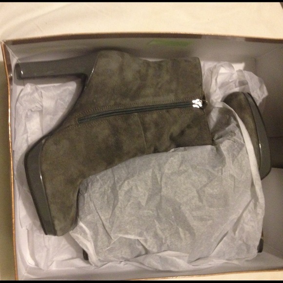 Ellen Tracy Ankle Boots! SALE!!! - Picture 2 of 4