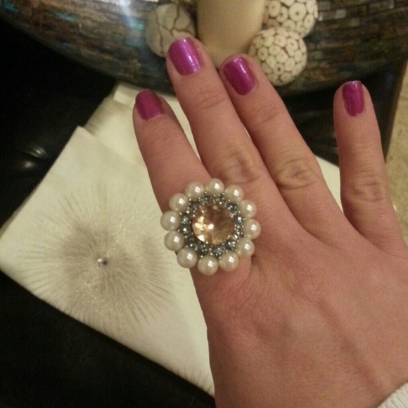 Jewelry - Beautiful cocktail ring, appx size 8.