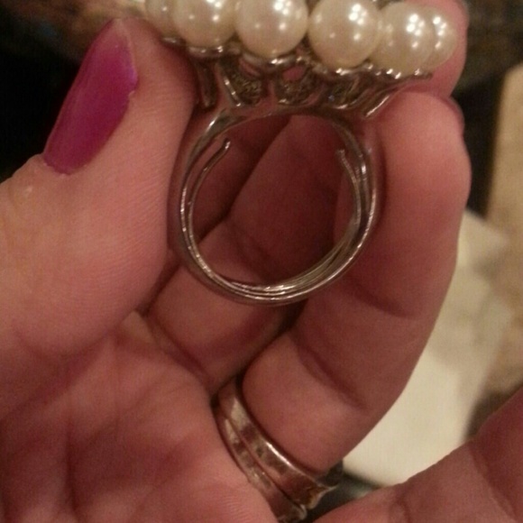 Beautiful cocktail ring, appx size 8. - Picture 3 of 3