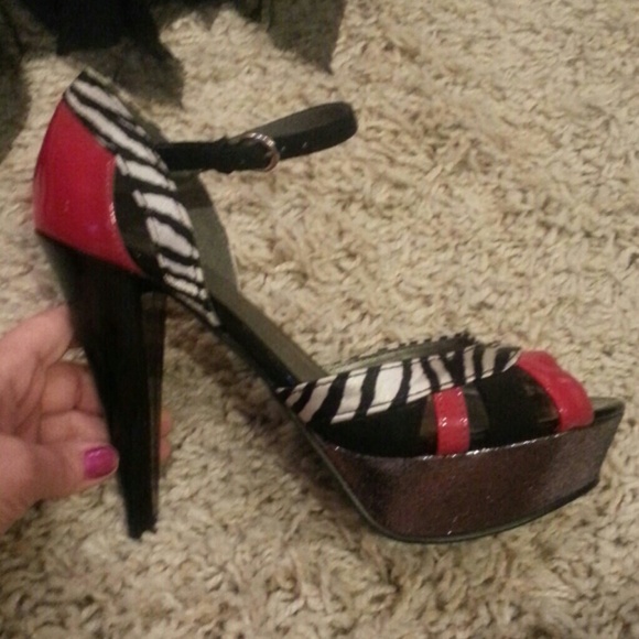 Guess Shoes - 7.5 G by Guess "Vegas shoes"