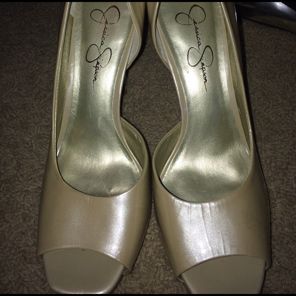 Jessica Simpson size 8 gently worn - Picture 1 of 2