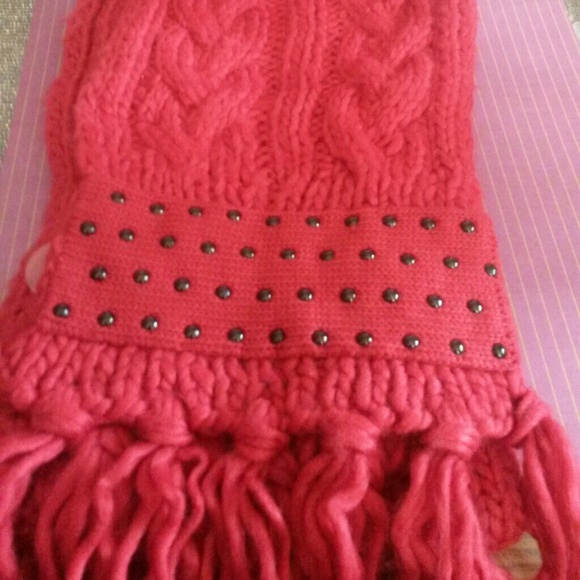 🎁🎄Christmas Present🎄🎁 RED BISOU BISOU KNIT SCARF..NWOT - Picture 2 of 3