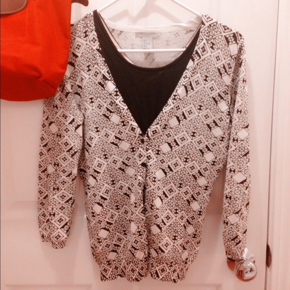 Unique pattern fine knit fit cardigan
