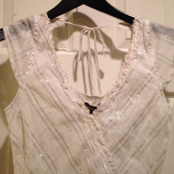 White Tunic w Silver Threading - Picture 2 of 4