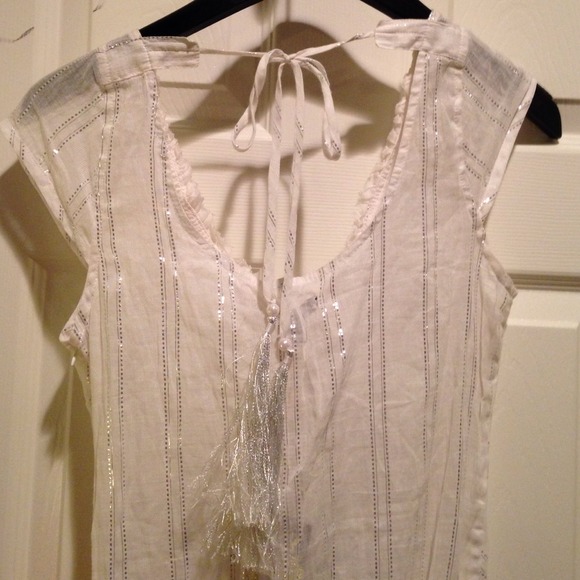 White Tunic w Silver Threading - Picture 3 of 4