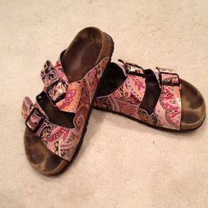 HOLD Birkenstocks size 39