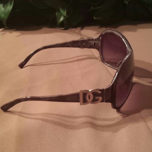 3 for $20 PRE-OWN LOT OF 3 PAIR OF SUNGLASSES - Picture 3 of 4