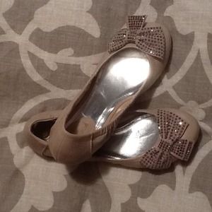 Nude flats with sparkle bow!