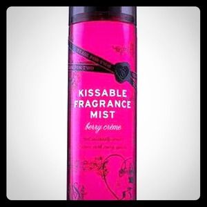 Vs kissable fragrance mist berry creme
