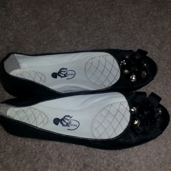 Ballerina Flats  w/ Clusted Jeweled Embellishment - Picture 2 of 4