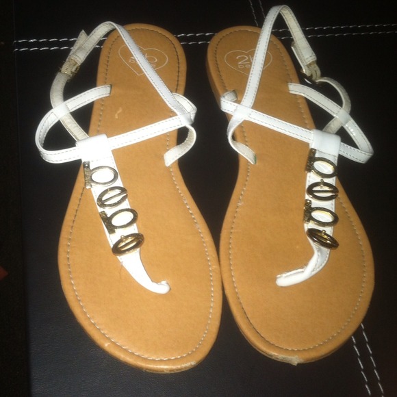 Pretty White sandal