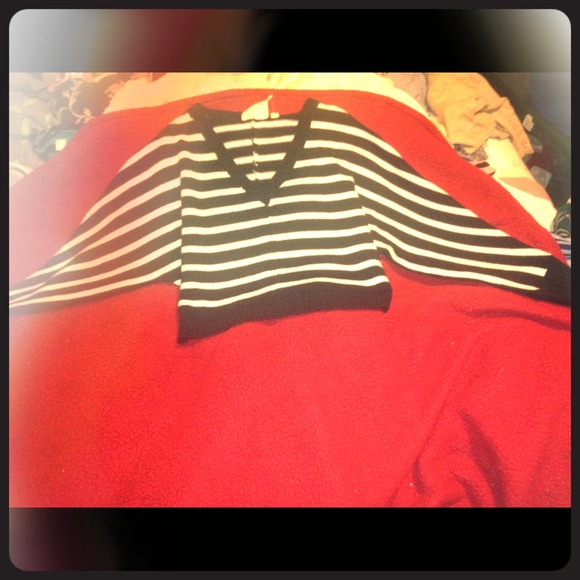 Blak and white half sweater