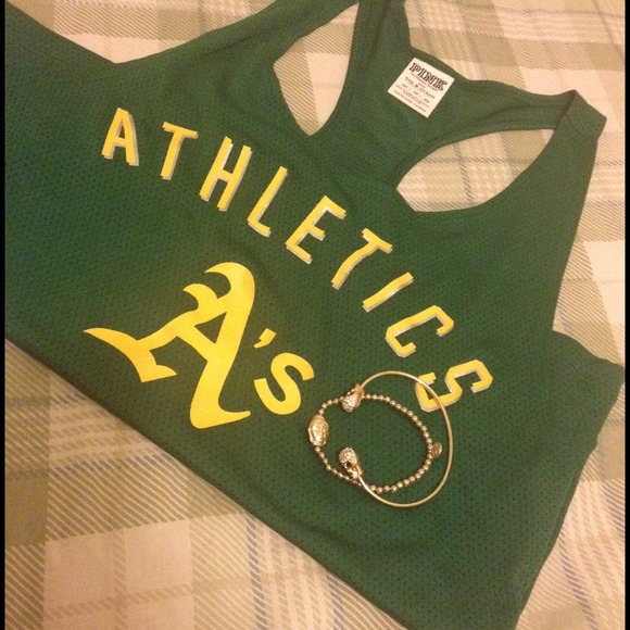A's tank plus bracelets