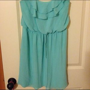 Love the color of this dress