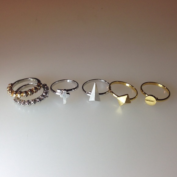 ❤️SOLD❤️Mixed Dainty Edgy Ring Bundle