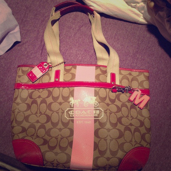 Coach purse. Coach "M" keychain extra.