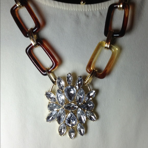 ❤️SOLD❤️Unique Tortoise Shell Rhinstone Necklace - Picture 2 of 3