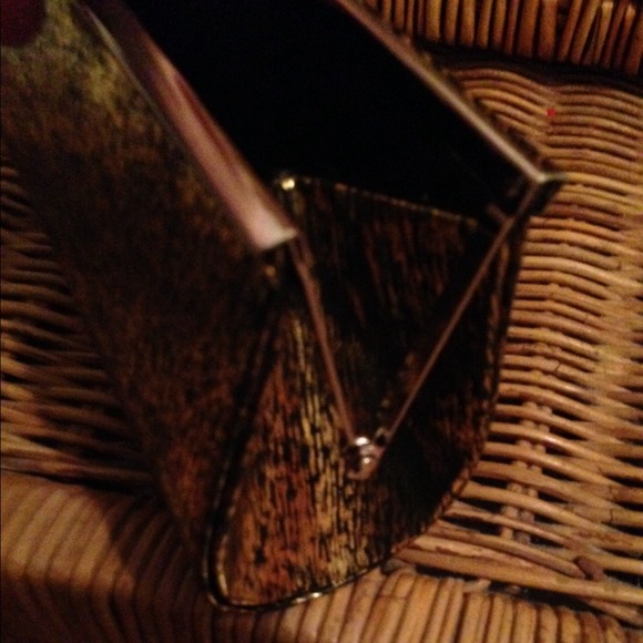 Black and Gold clutch - Picture 2 of 4