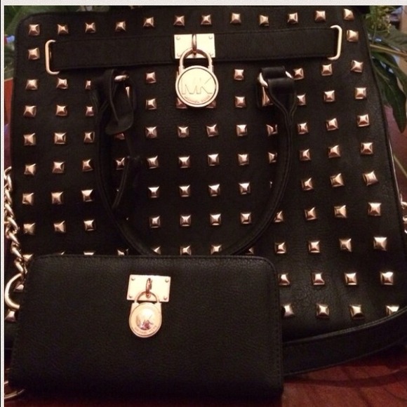 SOLD ✋🚫Ccollins441 MK large handbag with wallet