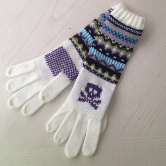 Knit Skull Gloves ⚡️NWOT⚡️