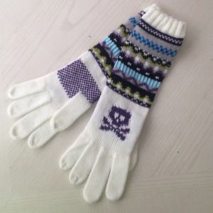 Knit Skull Gloves ⚡️NWOT⚡️