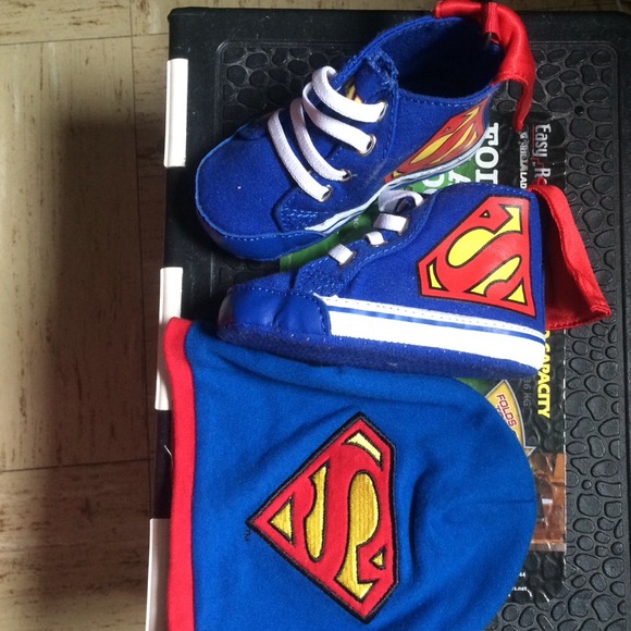 L(12-18) month superman soft bottom sneaker .