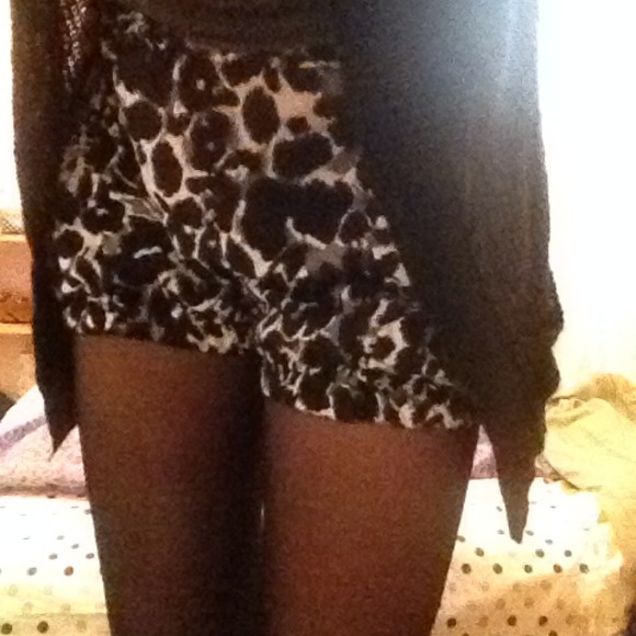 Leopard print flowy shorts.
