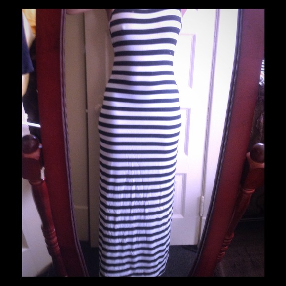 Dresses & Skirts - Nice stripe Maxie dress