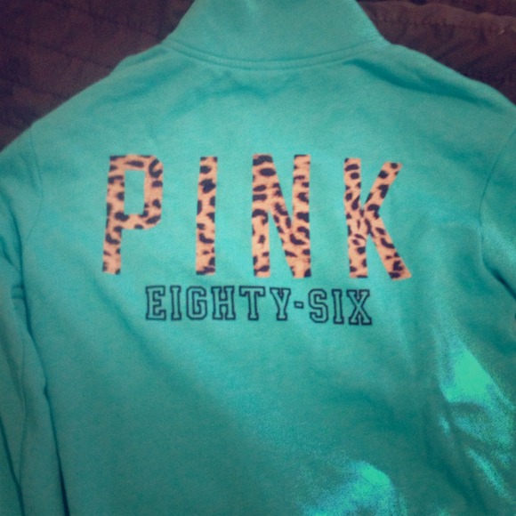 SOLD! ❤️ in bundle VS pink leopard half zip