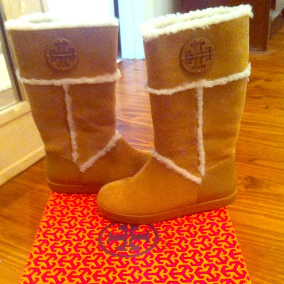 Authentic Tory Burch Shearling Boots - Picture 1 of 4