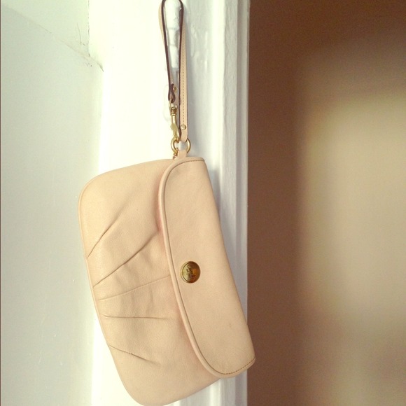 Beige COACH wrist medium size clutch