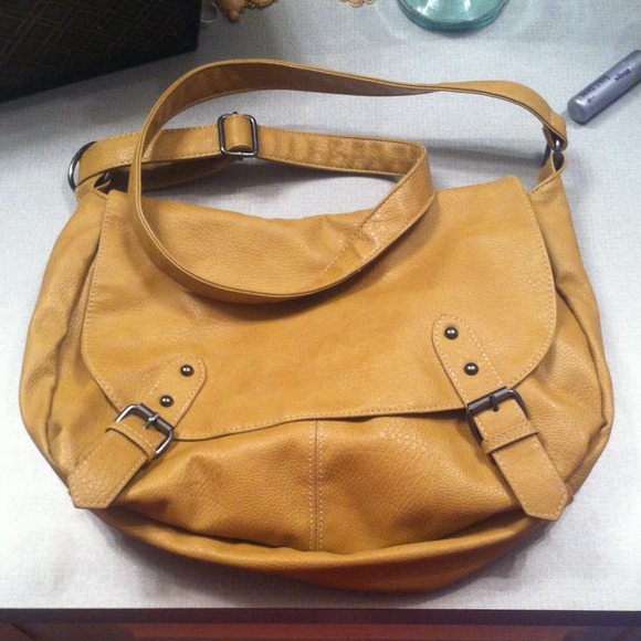 SOLD!!🎉 Merona cross-body satchel