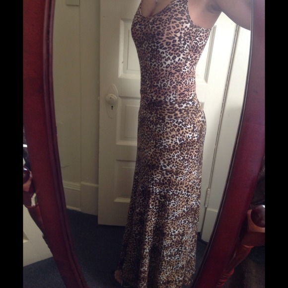 Nice leopard tank & skirt - Picture 3 of 3