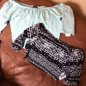 Nollie crop tees size small NWT 😍