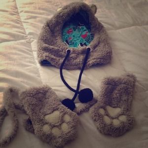 Matching hat and gloves!