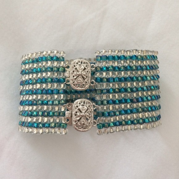 Blue and white transparent bead bracelet - Picture 1 of 2
