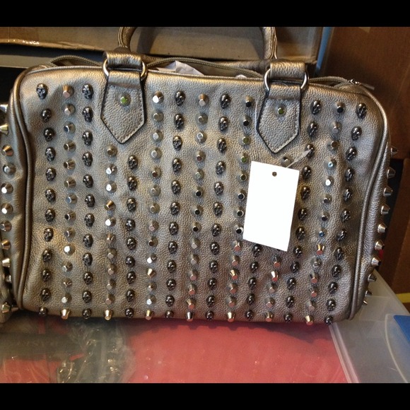 Skull and stud purse - Picture 4 of 4